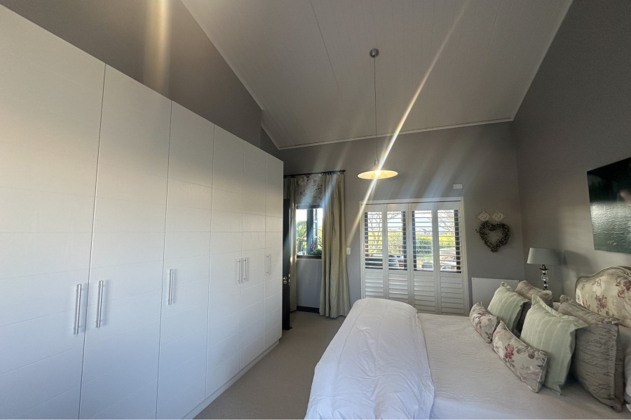 5 Bedroom Property for Sale in Oubaai Western Cape